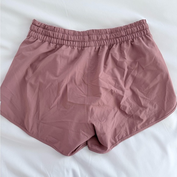 Vuori 4” Clementine Shorts - Picture 2 of 2